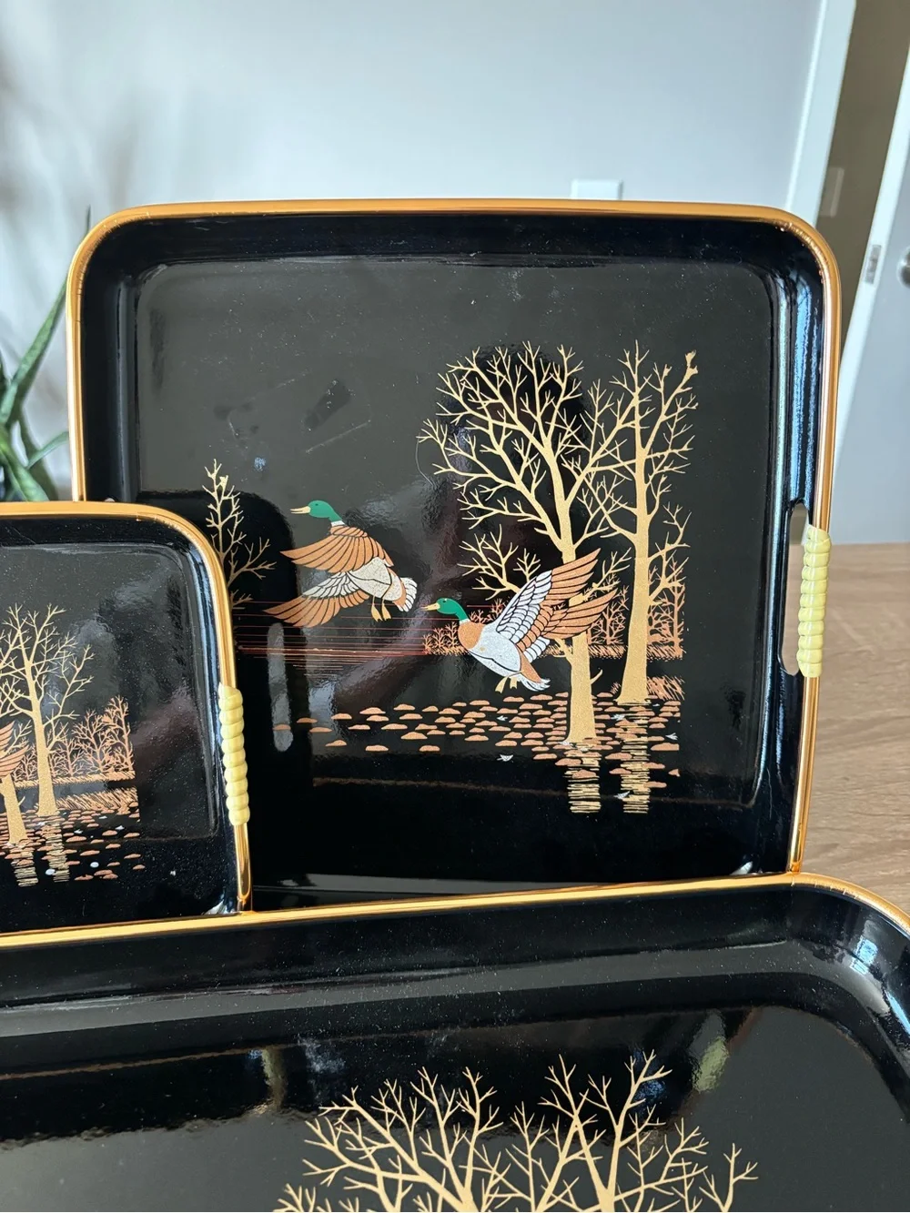Set of 3 1960s Vintage Made In Japan Black Lacquer Serving Trays w Mallard Duck - Picture 2 of 6